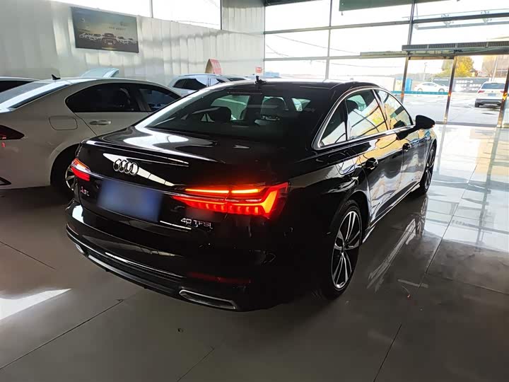 Фото 7 - Audi A6L