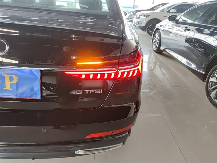 Фото 8 - Audi A6L