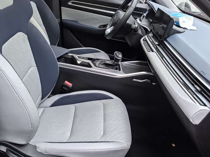 Фото 6 - Geely Emgrand