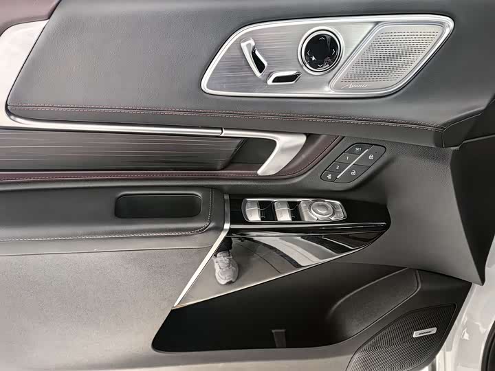 Photo 4 - Buick GL8 Century