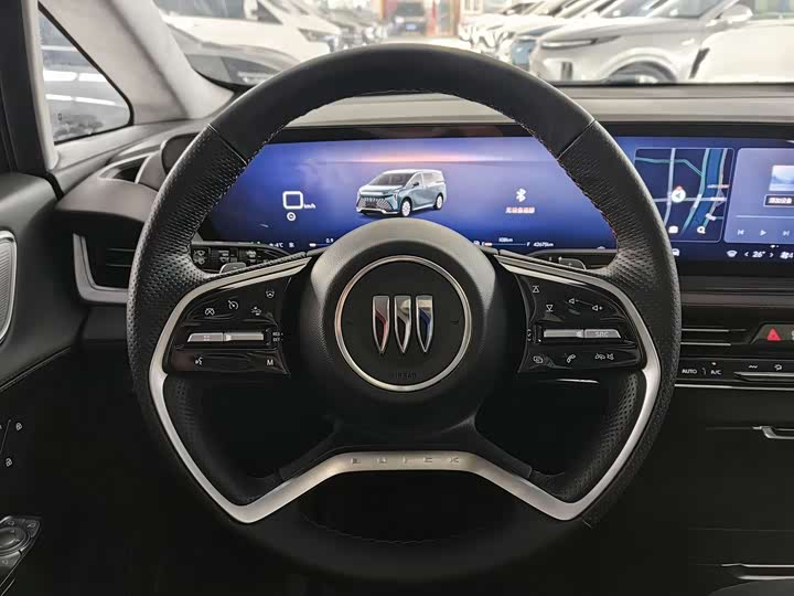 Photo 7 - Buick GL8 Century