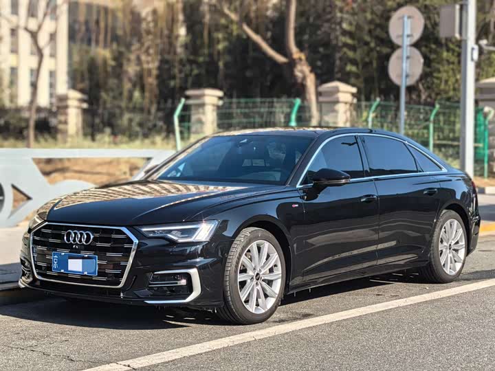 Фото 1 - Audi A6L