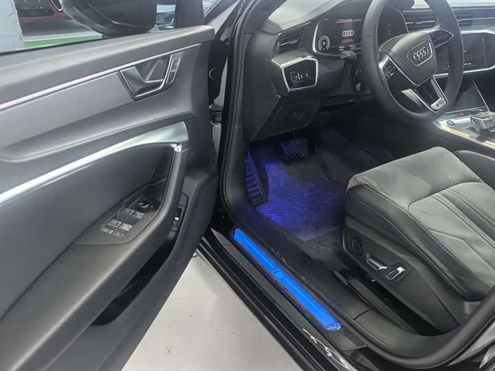 Фото 4 - Audi A6L