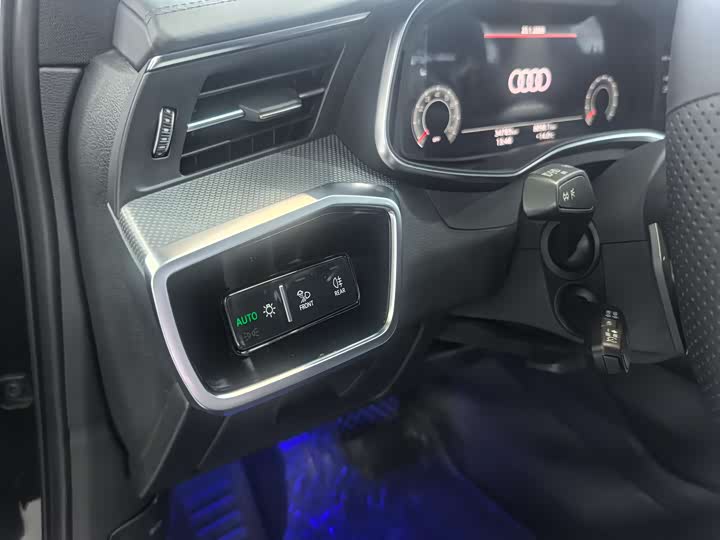 Фото 6 - Audi A6L