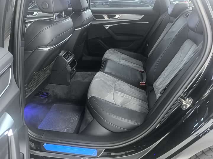 Фото 8 - Audi A6L