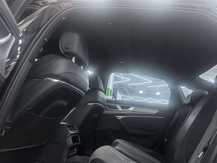 Фото 9 - Audi A6L