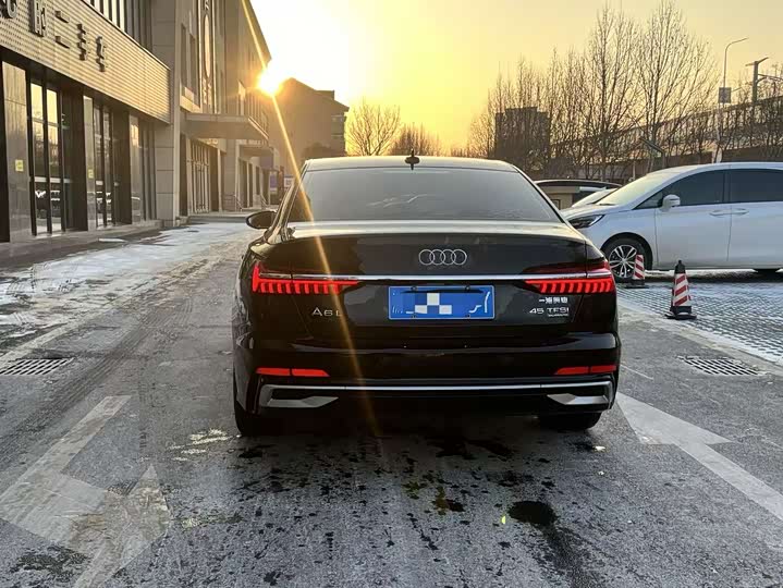 Фото 5 - Audi A6L
