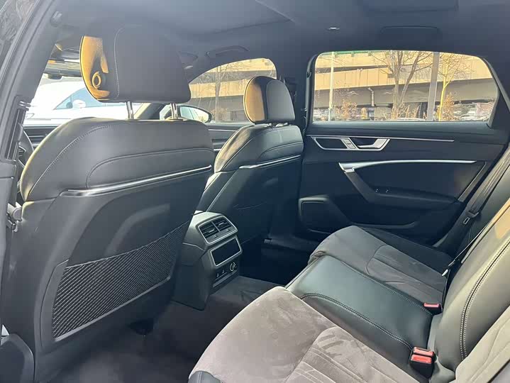 Фото 7 - Audi A6L