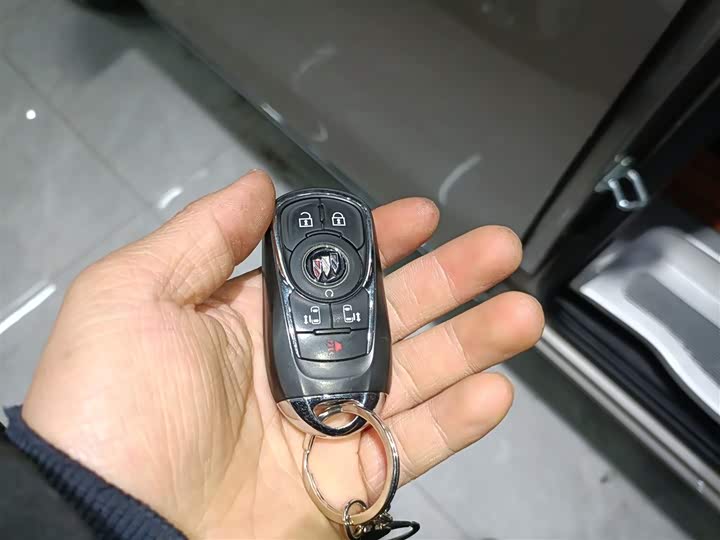 Фото 8 - Buick GL8 ES