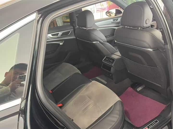 Фото 2 - Audi A6L