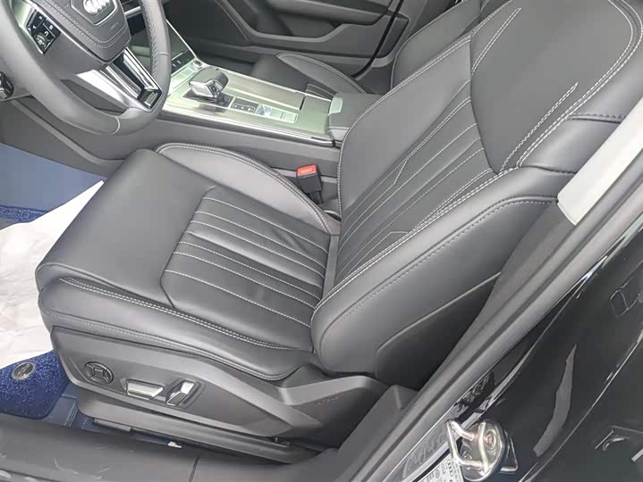 Фото 9 - Audi A6L