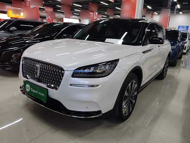 Фото 1 - Lincoln Corsair