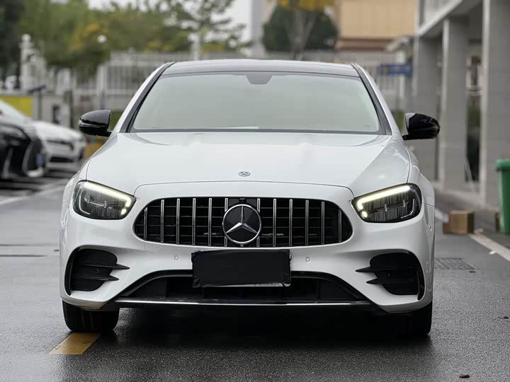 Фото 1 - Mercedes-Benz E-Class