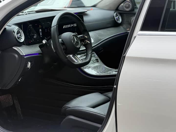 Фото 5 - Mercedes-Benz E-Class