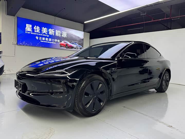 Фото 1 - Tesla Model 3