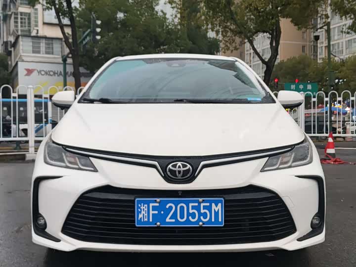 Фото 2 - Toyota Corolla