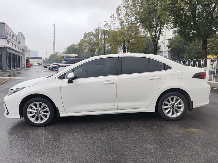 Фото 7 - Toyota Corolla