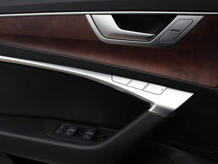 Фото 7 - Audi A6L
