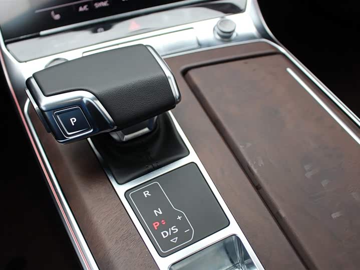 Фото 9 - Audi A6L