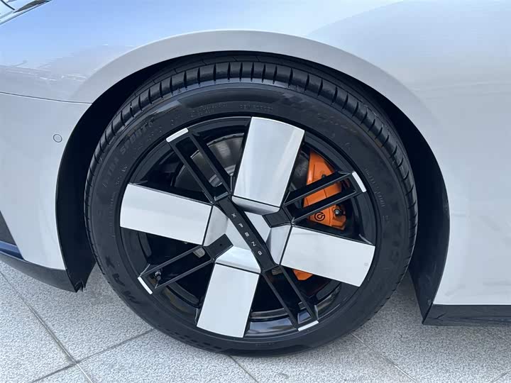 Фото 8 - XPeng P7