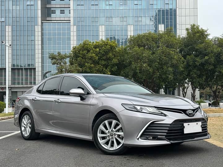 Фото 3 - Toyota Camry