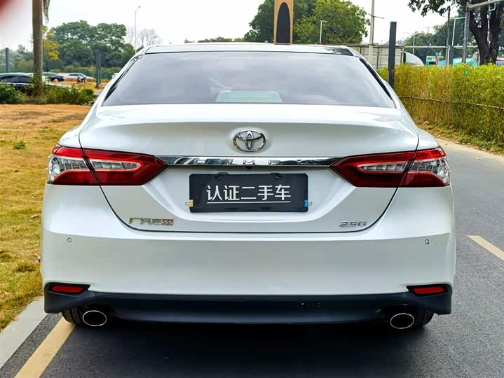 Фото 6 - Toyota Camry
