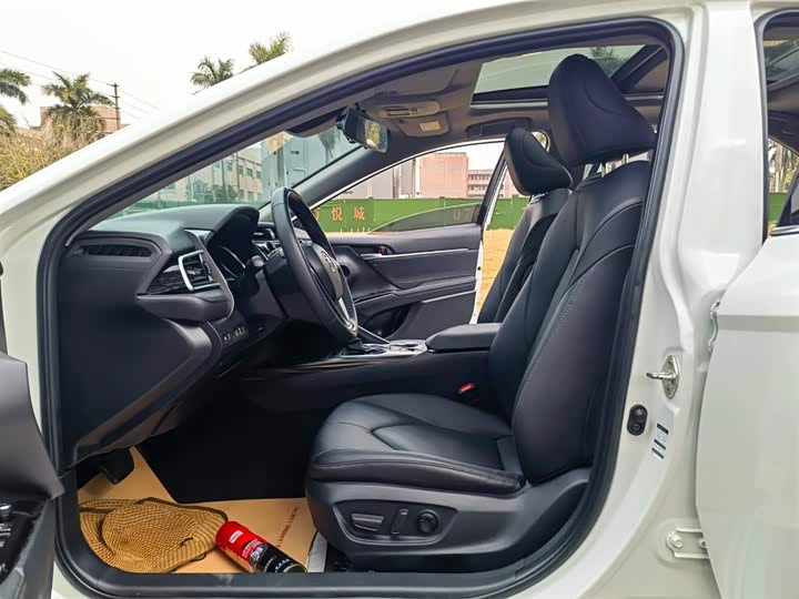 Фото 9 - Toyota Camry