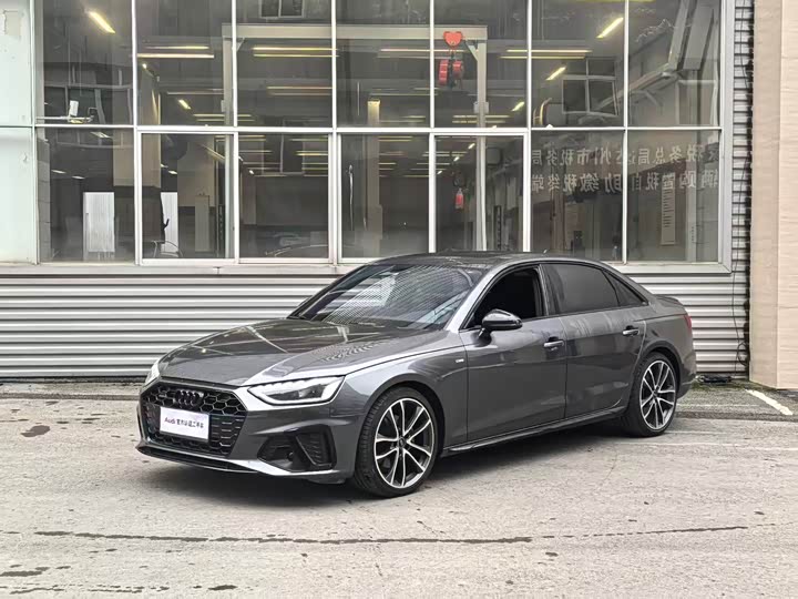 Фото 1 - Audi A4L