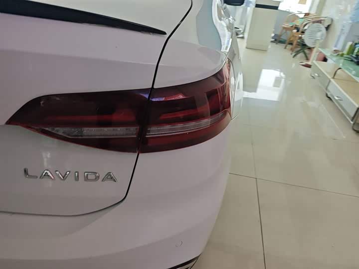 Фото 8 - Volkswagen Lavida