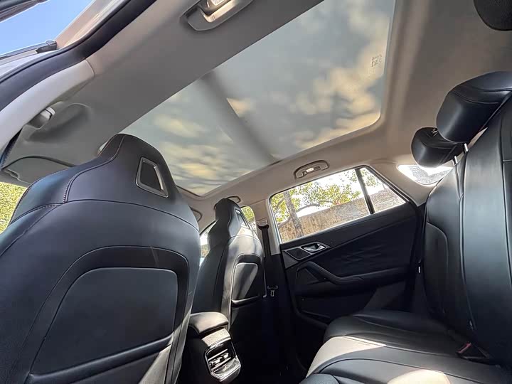 Фото 8 - Roewe RX5