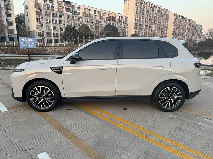 Фото 3 - Leapmotor B10