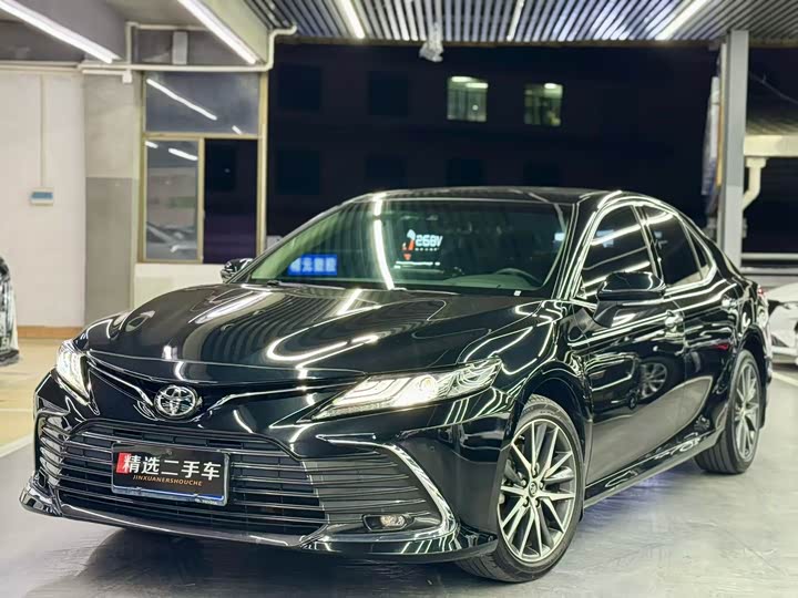 Фото 1 - Toyota Camry