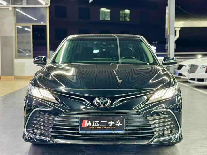 Фото 2 - Toyota Camry