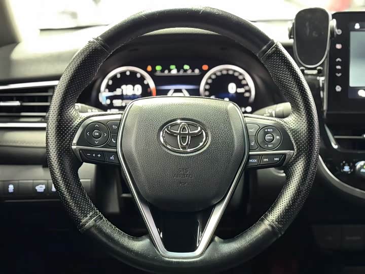 Фото 5 - Toyota Camry