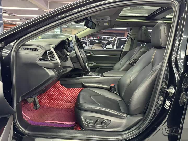 Фото 6 - Toyota Camry