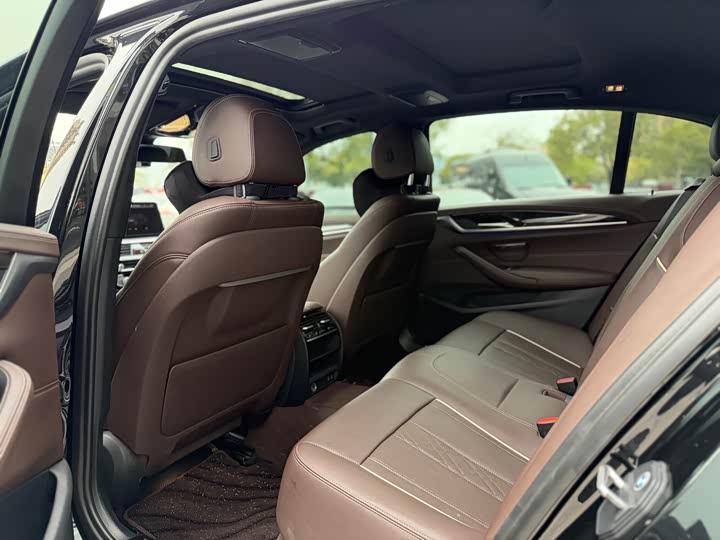 Фото 9 - BMW 5 Series