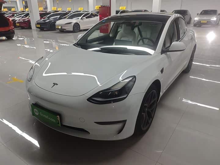 Фото 1 - Tesla Model 3