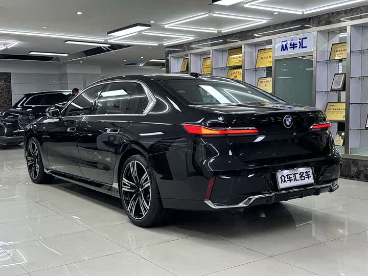 Фото 4 - BMW 7 Series