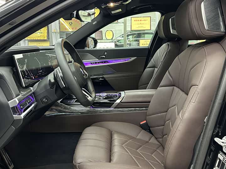 Фото 8 - BMW 7 Series