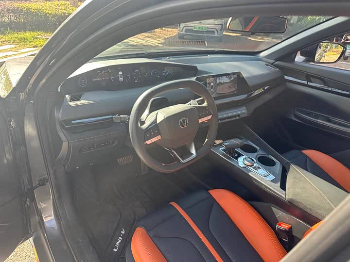 Фото 7 - Changan UNI-V