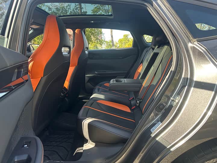 Фото 8 - Changan UNI-V