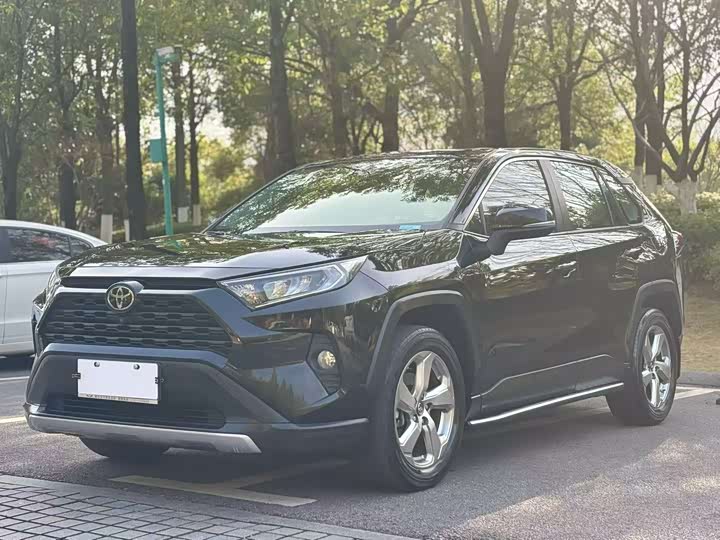 Фото 1 - Toyota RAV4