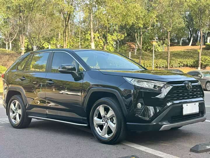 Фото 3 - Toyota RAV4