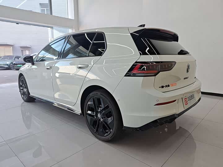 Фото 3 - Volkswagen Golf