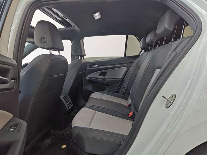 Фото 6 - Volkswagen Golf