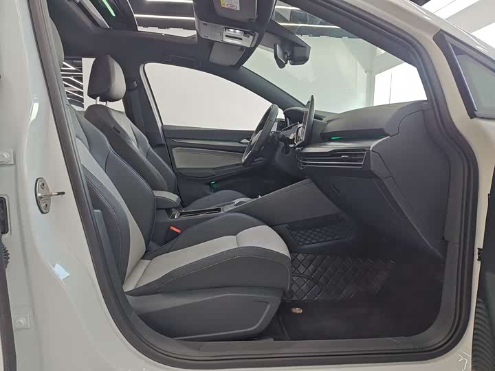 Фото 7 - Volkswagen Golf