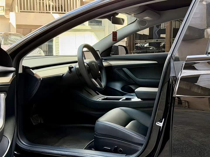 Фото 5 - Tesla Model 3