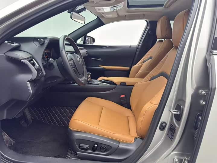 Фото 7 - Lexus UX