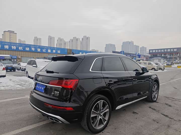 Фото 9 - Audi Q5L