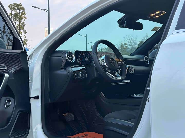 Фото 5 - Mercedes-Benz A-Class